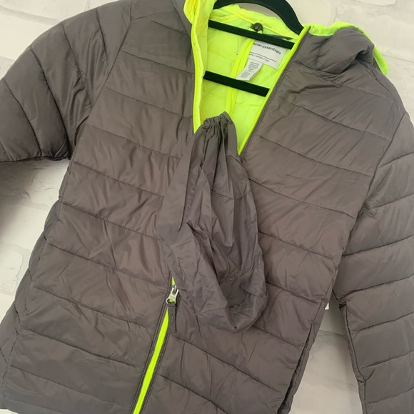 Lightweight Water-Resistant Packable Puffer Jacket - Picture 5 of 9